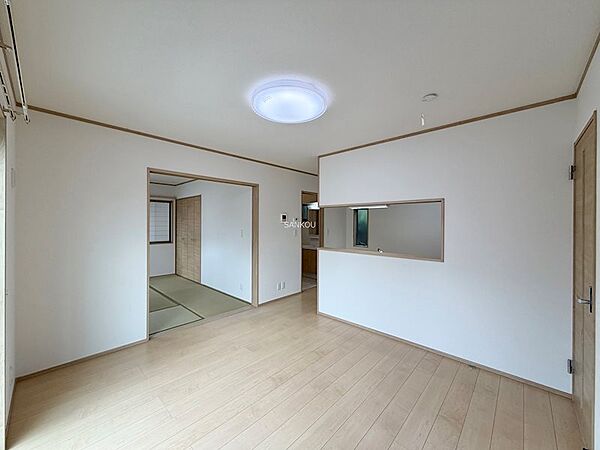 広いLDKでは家族が集まり一緒の時間を過ごせる工夫がされております。