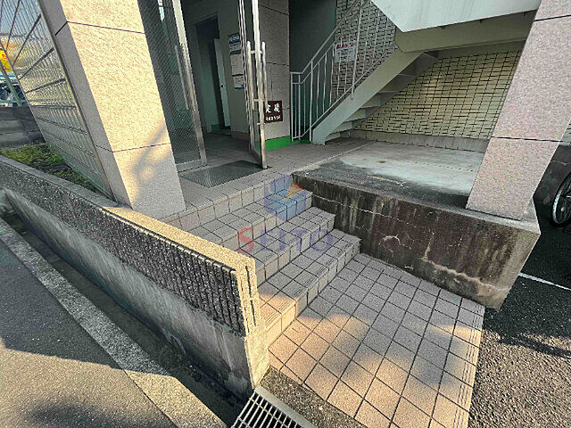 7 / 12