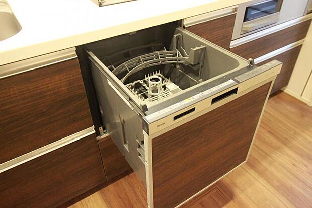 ビルトイン食洗器付キッチンで家事の負担を軽減いたします。