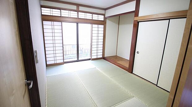 1階6帖の和室です。畳も新しく生まれ変わりました。お昼寝、来客用として使用可能です