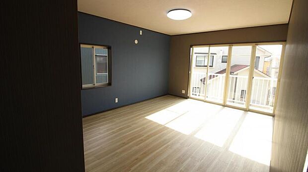 2階東側の13．5帖の洋室になります。また、WICも2．5帖と使いやすい部屋となります。