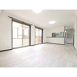 松前台7丁目住宅 4LDKのリビング/ダイニング