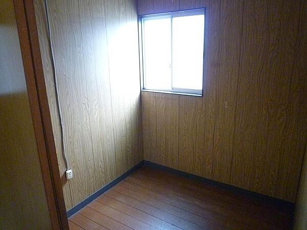 2階の収納部屋です。お子様の勉強部屋、書斎としても使用可能です。
