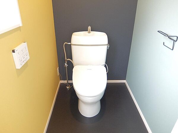 2階トイレにもウオッシュレット有！
