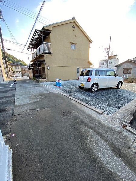 東側前面道路幅員　約2.2ｍ