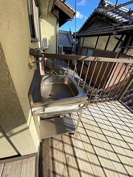 2階のバルコニーに水道あり