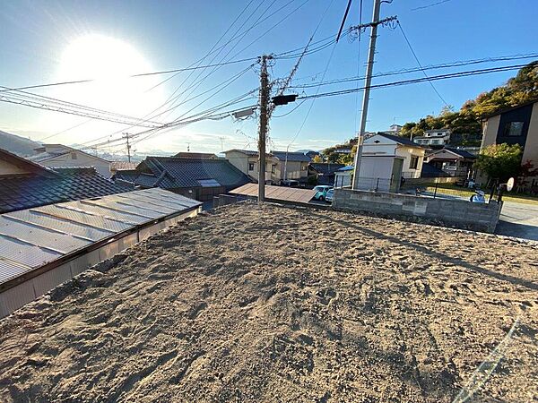 遠くに海が見えます。