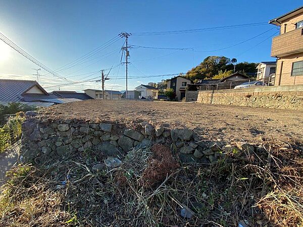 東側の擁壁です。