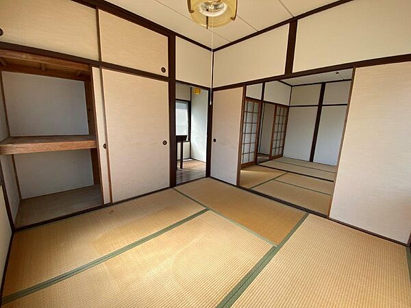 2階　4.5帖　和室　押入、天袋あり