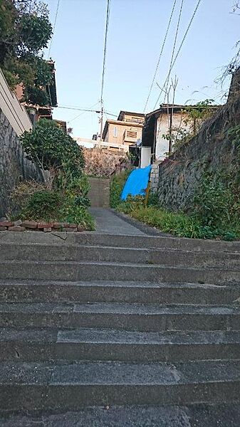 建築不可の道路に接道あり。