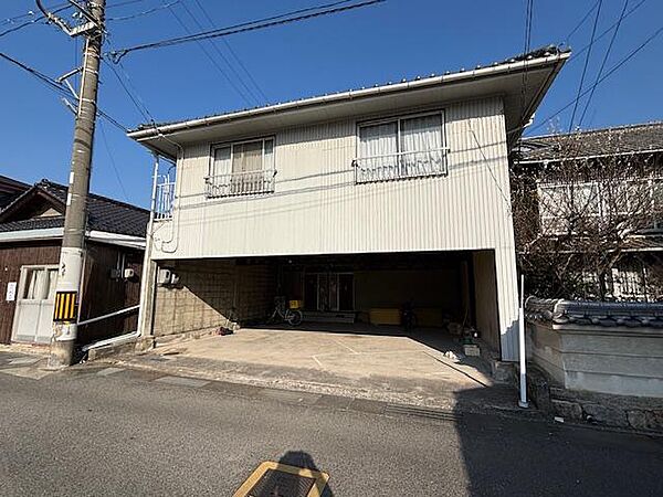 付属建物一部賃貸中　1階駐車スペース付