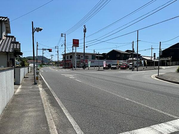 西側　前面道路（国道375号）