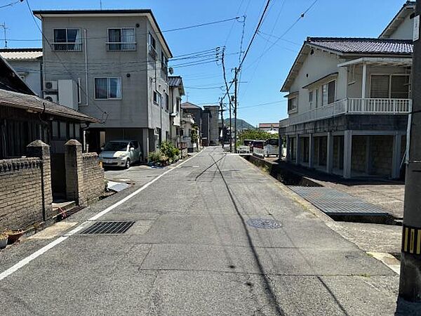 東側　前面道路
