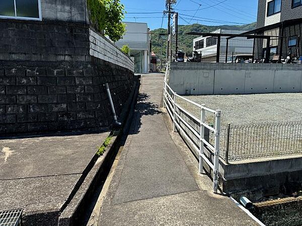 北側　前面道路