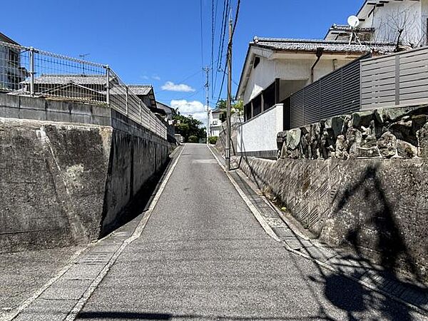 東南側の前面道路