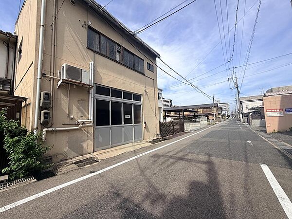 東側前面道路