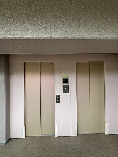 エレベーター2基で、混み合う時間帯も安心