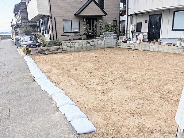 バス停徒歩1分です