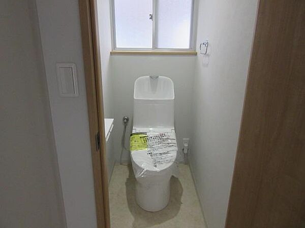 1階トイレ　洗浄便座