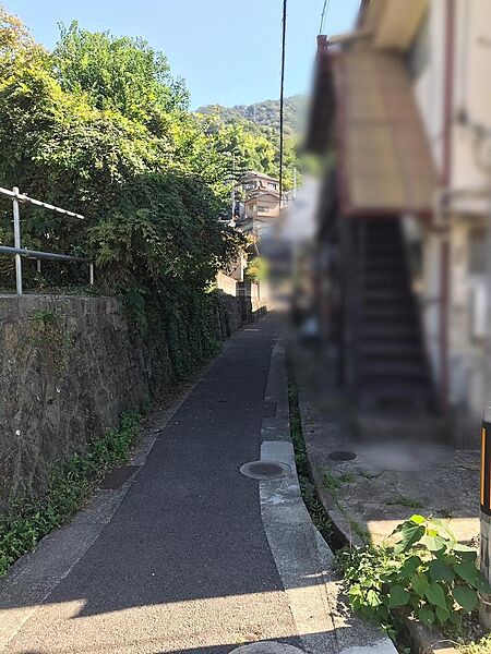 前面道路・幅員約1．8ｍ～2．1ｍ