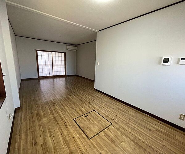全面クロス張替え済みです。