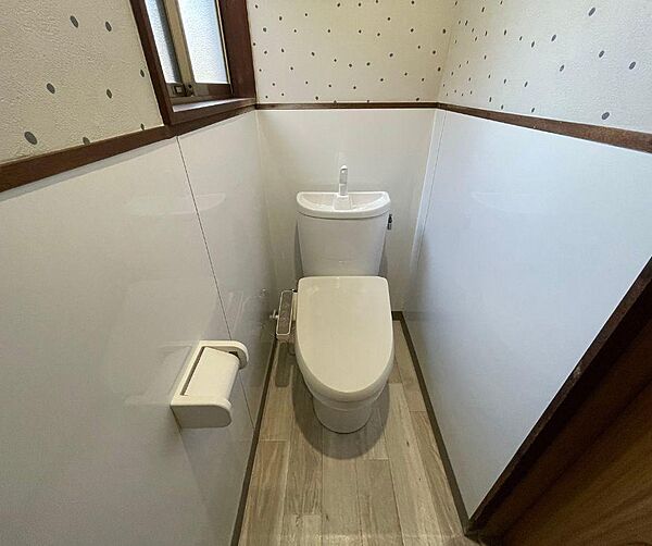 新品のウォシュレット付きトイレです。