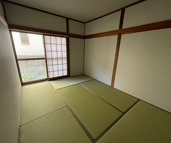 1階にある和室です。寝室にすることも可能です。