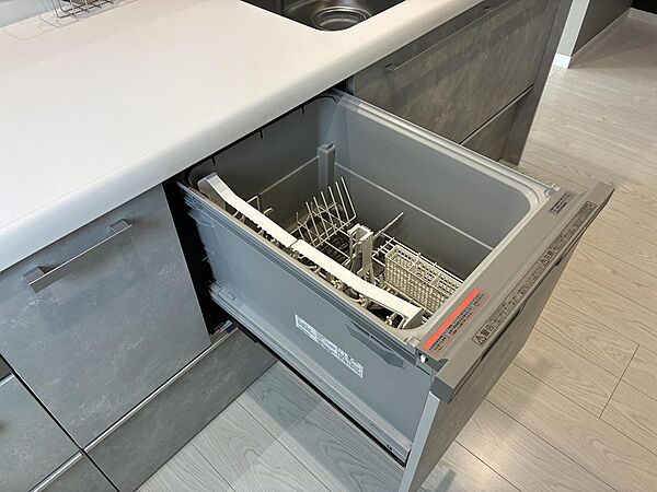 家事にかかる時間を大幅に短縮可能！食器洗い乾燥機付きです。