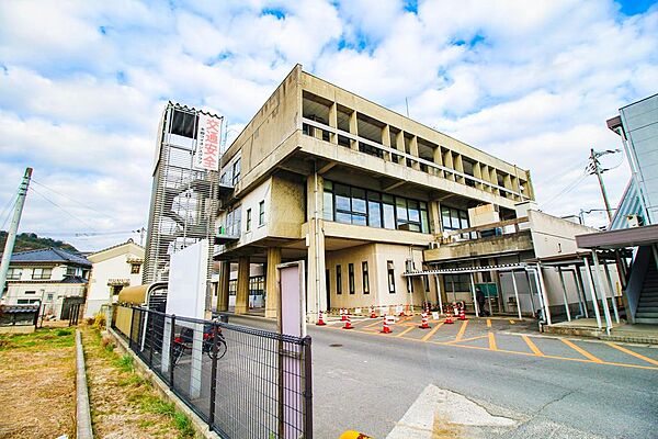 周辺施設、三原市役所本郷支所まで946ｍ