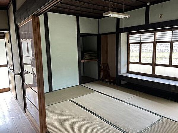 北側奥西側の和室6帖(居室)