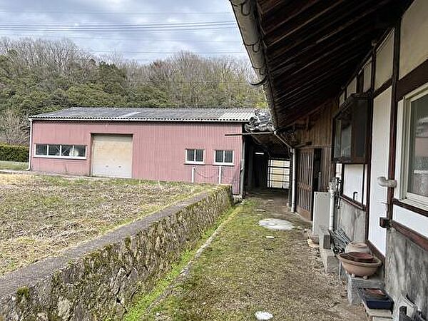 倉庫　西側から撮影