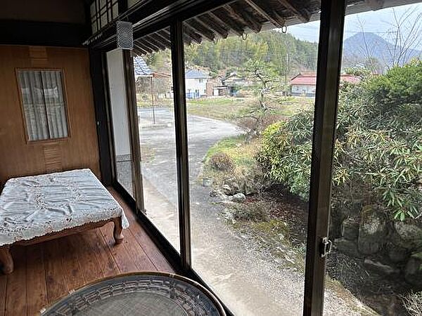 和室8帖続きの縁側