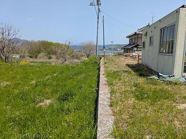 写真左側の敷地のみ対象