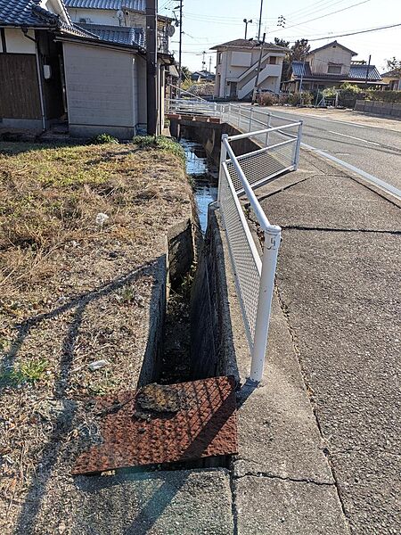 西側境界　水路あり