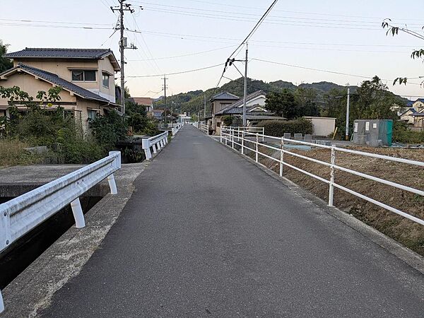 西側道路