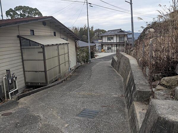 写真左が本物件