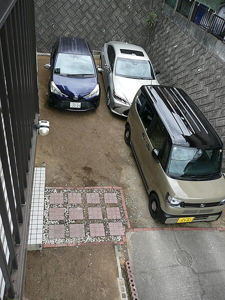車3台余裕の駐車場