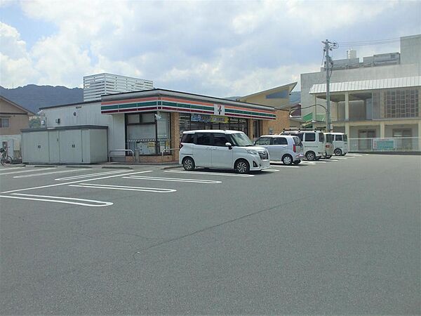 最寄りのコンビニまで400ｍ