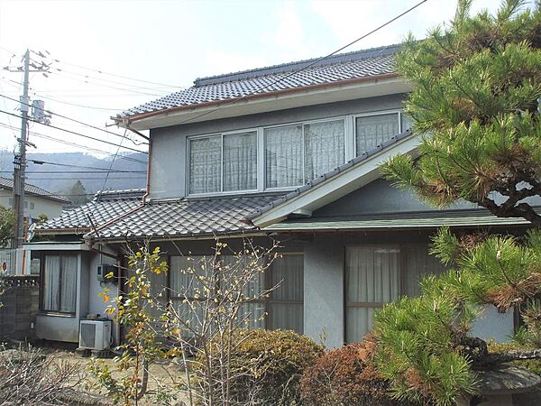 物件内中央から西側の建物を撮影
