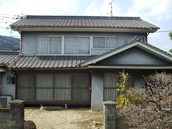 物件中央から西側建物を撮影