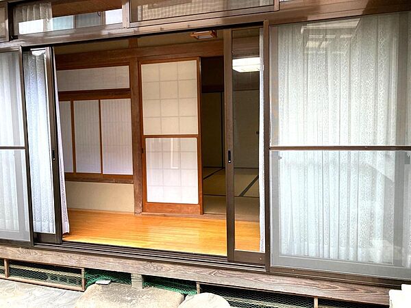 離れ入口