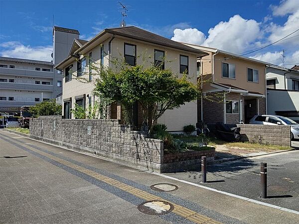 東側前面道路より