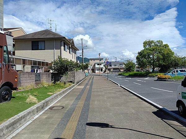 東側　前面道路