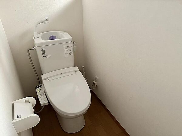 温水洗浄便座付きトイレです。