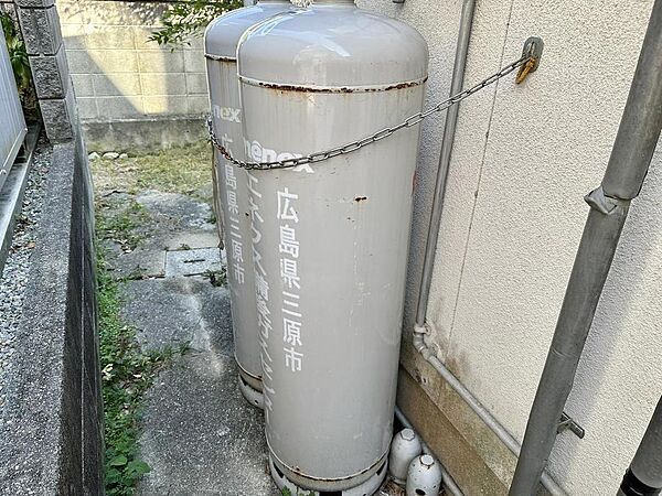屋外のプロパンガスです。