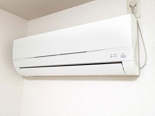 そのまま住めちゃうワケ（1）LDKと主寝室に計2台のエアコンを設置！