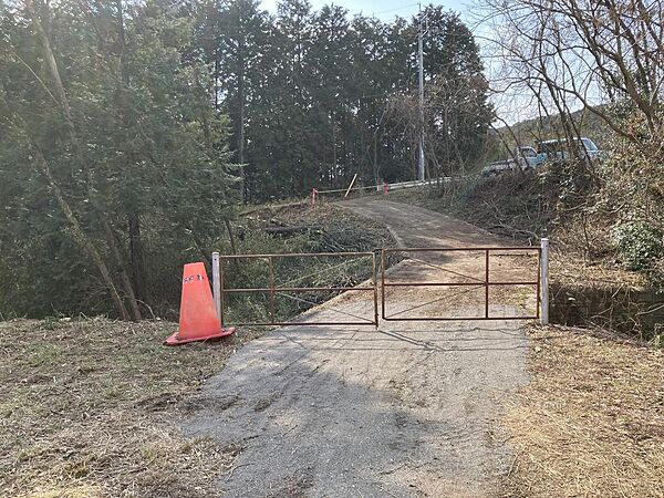 敷地内より侵入口の状況