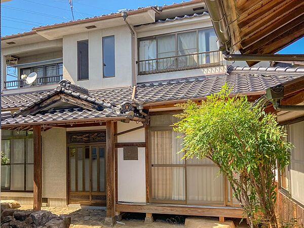 2階建棟　外観玄関南面