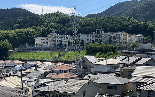 2階より長束中、長束西小を望む