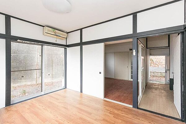 奥側の戸建　和室から洋室にリフォーム